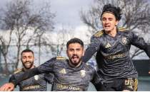 Alia�a FK'da 4'te 4 sevinci 