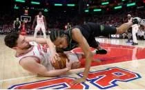 Alperen �eng�n'den Pelicans kar��s�ndaki galibiyete 21 say�l�k katk� sa�lad�