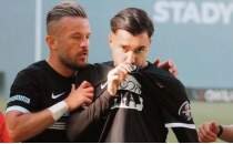 Altay evinde Denizli ile oynuyor