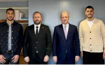 Altay'da ba�kan ve futbolcular Mahmut �zgener'le bulu�tu