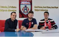 Alt�nordu'dan iki imza daha