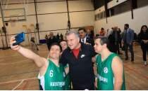 Bakan Bak, down sendromlu sporcularla ma� yapt�