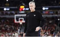 Bulls ba�kan� Reinsdorf: 'Ko� Donovan ile devam etmek istiyoruz'