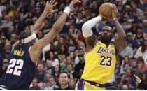 LeBron, Kareem Abdul-Jabbar'�n rekorunu k�rarak NBA tarihine ge�ti!