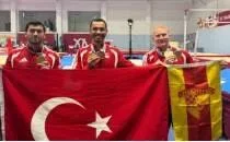 �zmirli cimnastik�ilerden madalya ya�muru