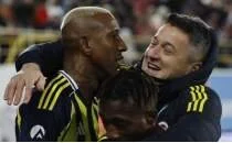 Fenerbah�e, pes etmiyor: 11 puan!