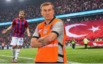 Bir d�nem futbolcuydu, milli ma�taki g�revi �a�k�na �evirdi!