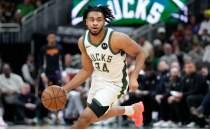 Bucks, Cam Thomas ile yollar�n� ay�rd�