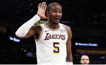 Lowe'dan Ayton'a sert ele�tiri: '�ekil verilmemi� y���n'