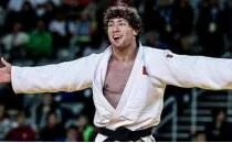 Milli judocu Muhammed Ali'den g�m�� madalya