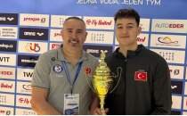 Denizlili y�z�c� Ahmet Mete tarih yazd�