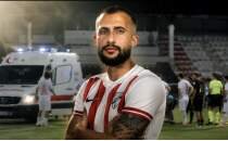 Oyuna girdi, 1 dakika sonra hastaneye kald�r�ld�