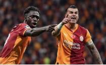 Galatasaray'da savunma alarm�!