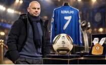 Wesley Sneijder, kariyerinin en de�erli par�alar�n� a��k art�rmaya ��kar�yor!