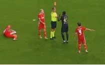 Mbaye Diagne, 14 dakikada k�rm�z� kart g�rd�!