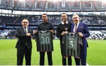 Be�ikta�'tan eski futbolcular�na forma jesti!