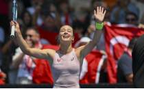 Milli Tenis�i Zeynep S�nmez: 'Putintseva ma� sonu tebrik etti'