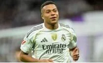 Real Madrid'e bir �ok daha; Mbappe sakatl���