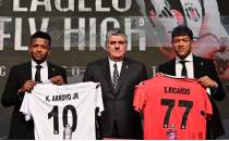 Be�ikta�'ta bir ayr�l�k daha! Gece yar�s� a��klad�lar!