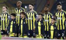 Fenerbah�e'de derbi �ncesi alt� eksik, bir belirsiz