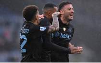 Napoli, yenilginin yaras�n� sard�