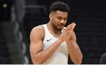 Bucks, Giannis Antetokounmpo i�in gelen teklifleri dinliyor