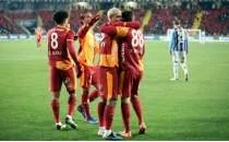 Yazarlardan Galatasaray yorumlar�