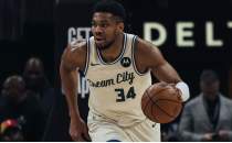 'Giannis, ge�en yaz New York'a takas edilmenin e�i�inden d�nd�' iddias�