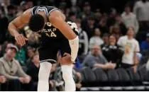 Giannis'in sakatl��a ra�men, tak�mlar Bucks'� takasa zorluyor