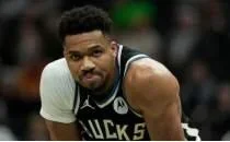 Giannis'ten Bucks'a sert mesaj: 'Tokat yemi� gibiyim...'