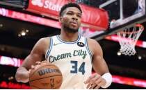 Giannis, Bucks'a bir g�n geri d�nebilece�inin sinyalini verdi