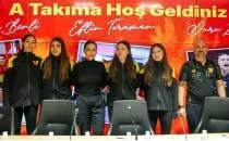 G�ztepe'de gen� voleybolculardan imza