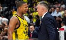 Fenerbah�e'den ayr�lan Devon Hall, Milano'ya gitti