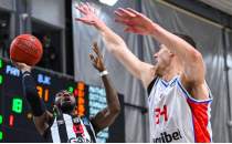 Yunan taraftarlar�n Be�ikta� ma��nda a�t��� �rk�� pankarta 4 bin avro ceza