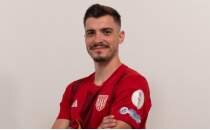 Ayval�kg�c�'nde Hamit Kurt kald�