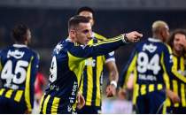 Fenerbah�e'de derbi ma��nda 3 isim kart s�n�r�nda