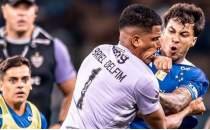 Harp gibi derbi: 23 futbolcu k�rm�z� kart g�rd�!