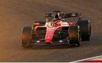 Ferrari startta adeta u�uyor; 'Sonuncu ba�lasa bile...'