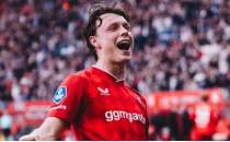 Van Persie, Twente deplasman�ndan �zg�n ayr�ld�