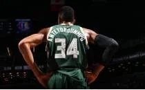 Giannis Antetokounmpo, Chelsea Kad�n Futbol Tak�m�'n�n orta�� oldu