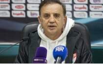 Boluspor'da Suat Kaya ile yollar ayr�ld�