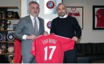 �lhan Mans�z, �brahim Hac�osmano�lu'nu ziyaret etti