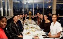 �ampiyon Fenerbah�e Opet, yemekte bir araya geldi