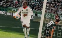 Can Uzun 5 dakika oynad�; Frankfurt bu kez kazand�