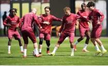 Galatasaray'da motivasyon ad�m�: Taraftar�yla bir araya geliyor