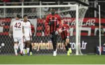 Gen�lerbirli�i'nde Niang ayr�l���!