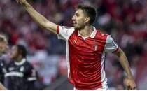Be�ikta�'ta Demir Ege T�knaz'�n bonusu devreye girdi