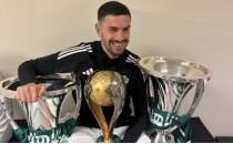 Merih Demiral'dan gece yar�s� olay payla��m! Al-Nassr'a kupa g�ndermesi