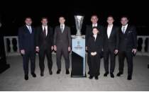 UEFA Avrupa Ligi finali �ncesi ��ra�an Saray�'nda gala yeme�i 