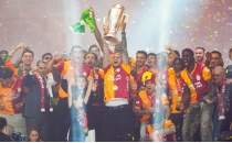 Galatasaray'dan ezeli rakiplerine g�r�lmemi� fark!